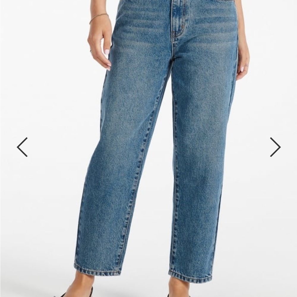 JustFab Noah Ankle Barrel Leg Jeans - Picture 3 of 3